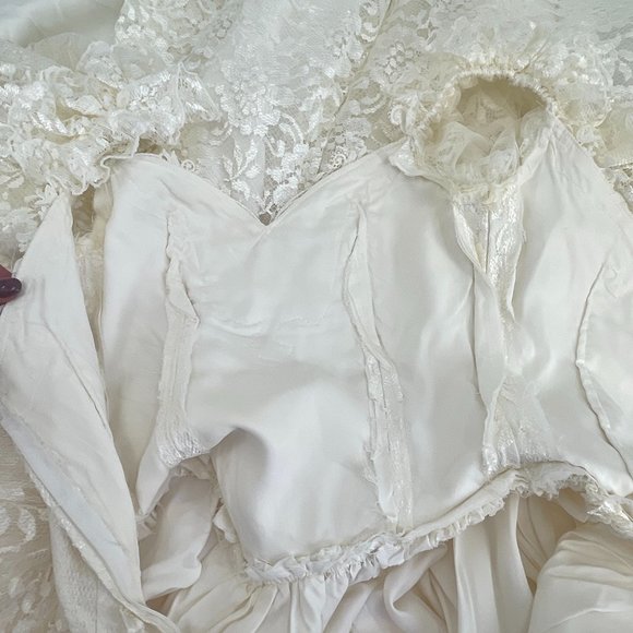 1980's Union Made Princess Ball Gown White Lace Puff Sleeve Beaded Dress - Picture 13 of 14